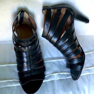 Corso Como women’s black strap sandals, size 6